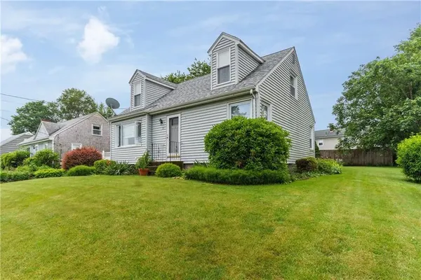 $3,500 | 55 Douglas Avenue, Portsmouth, RI 02871