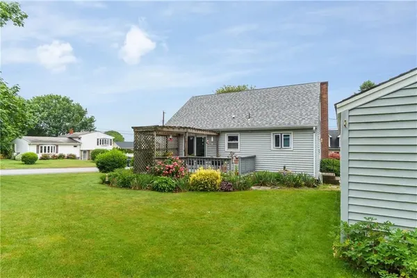 $3,500 | 55 Douglas Avenue, Portsmouth, RI 02871