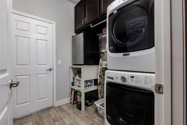 a close up view of a washer and dryer