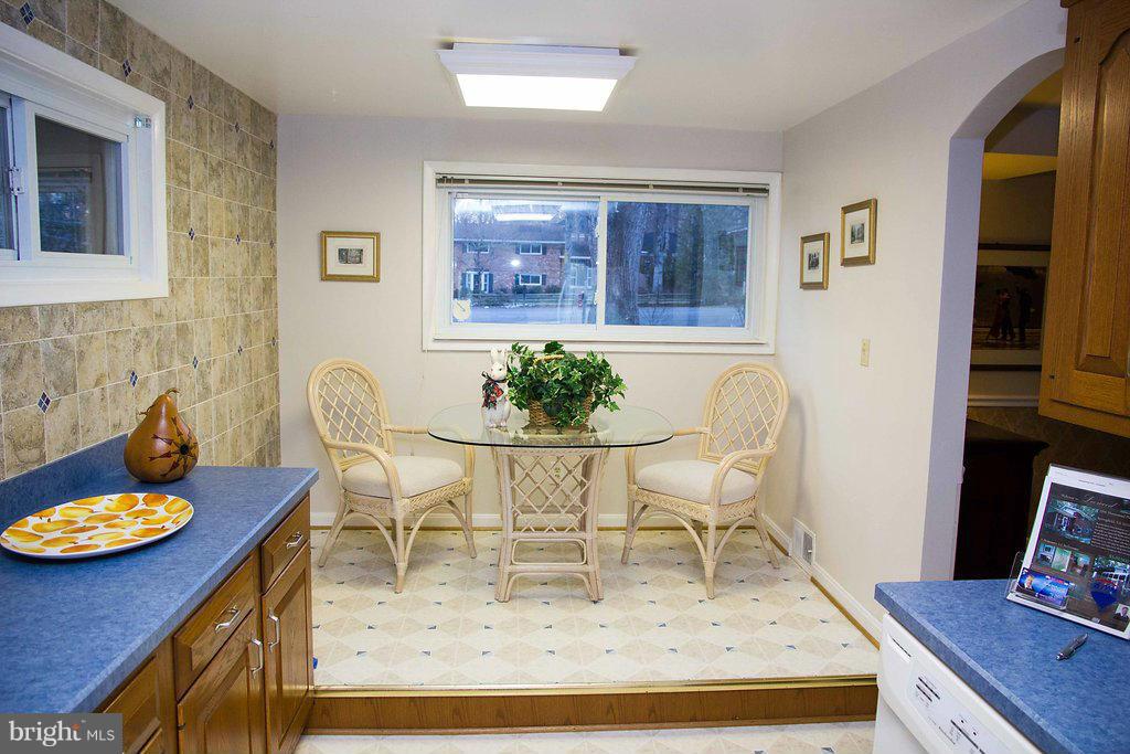 7205 Homestead Place Springfield, VA 22151 - Photo 11 of 30 Kitchen
