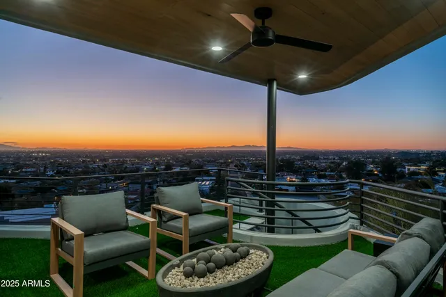 a en suite bathroom with a sink and a mirror