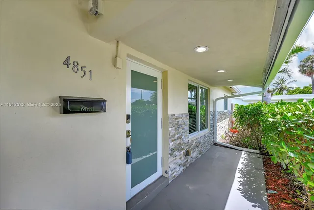 $690,000 | 4851 Northeast 13th Avenue, Oakland Park, FL 33334