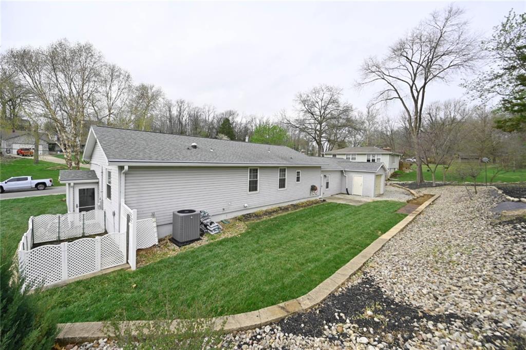 5005 Northwest Merrimac Avenue Riverside, MO 64150 - Photo 8 of 42