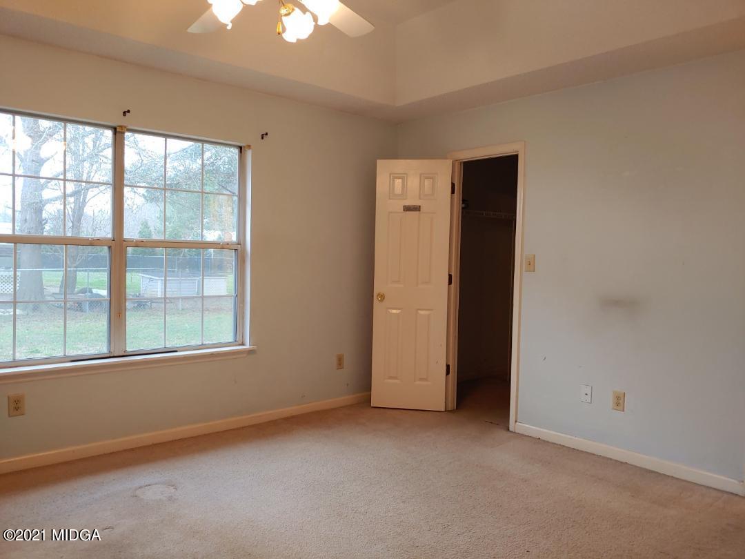 6210 Skipperton Road Macon, GA 31216 - Photo 9 of 15 an empty room with a window