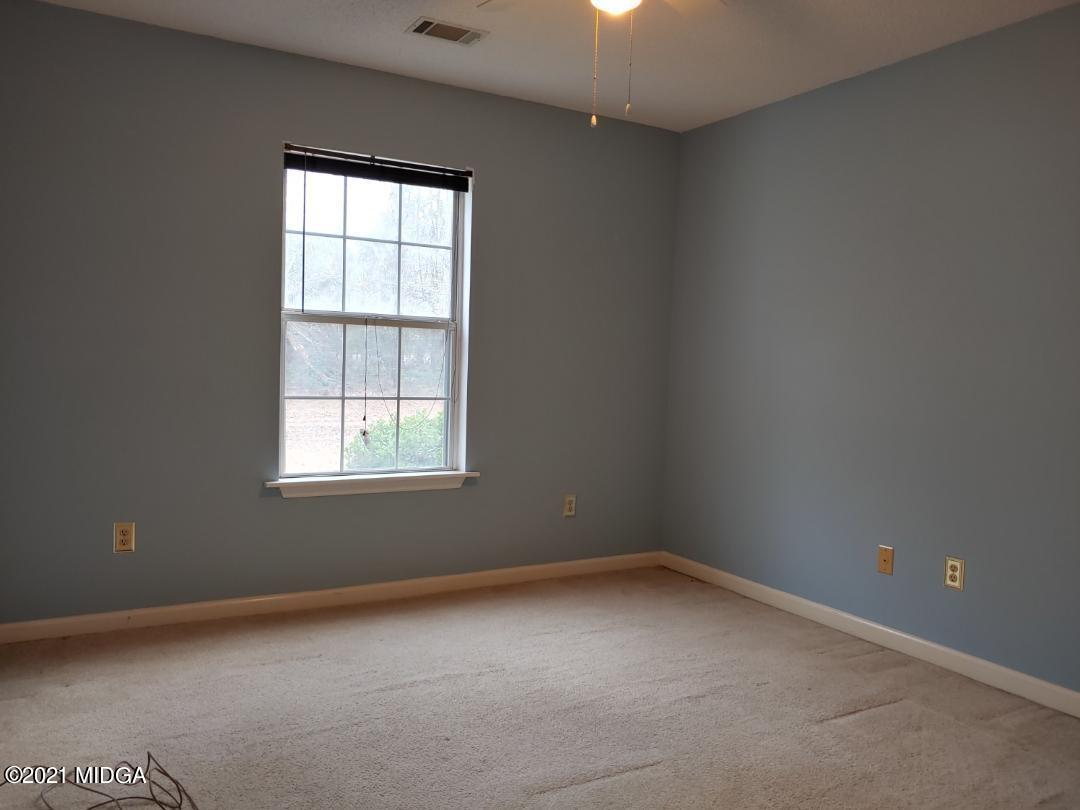 6210 Skipperton Road Macon, GA 31216 - Photo 10 of 15 an empty room with a window