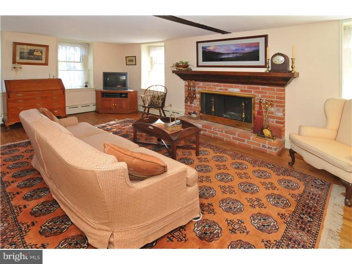 172 South Allentown Road Telford, PA 18969 - Photo 7 of 23 Living Room