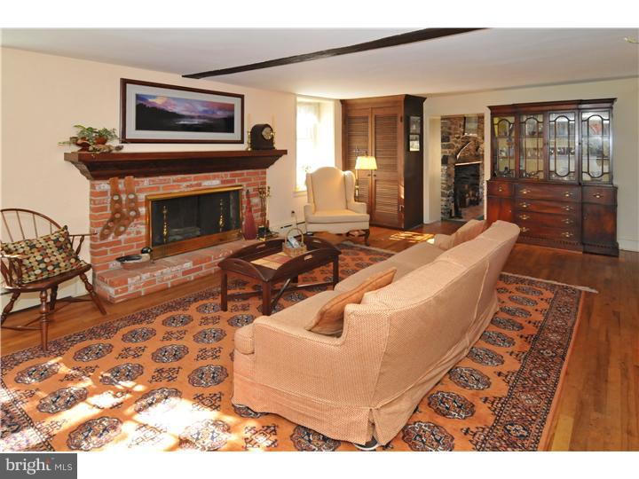 172 South Allentown Road Telford, PA 18969 - Photo 8 of 23 Living Room
