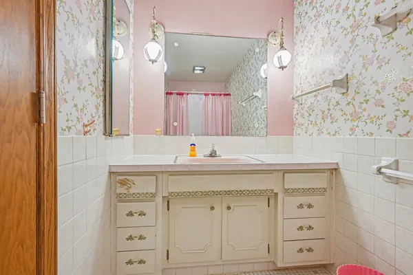 $330,000 | 19300 East Avenue North, Battle Creek, MI 49017