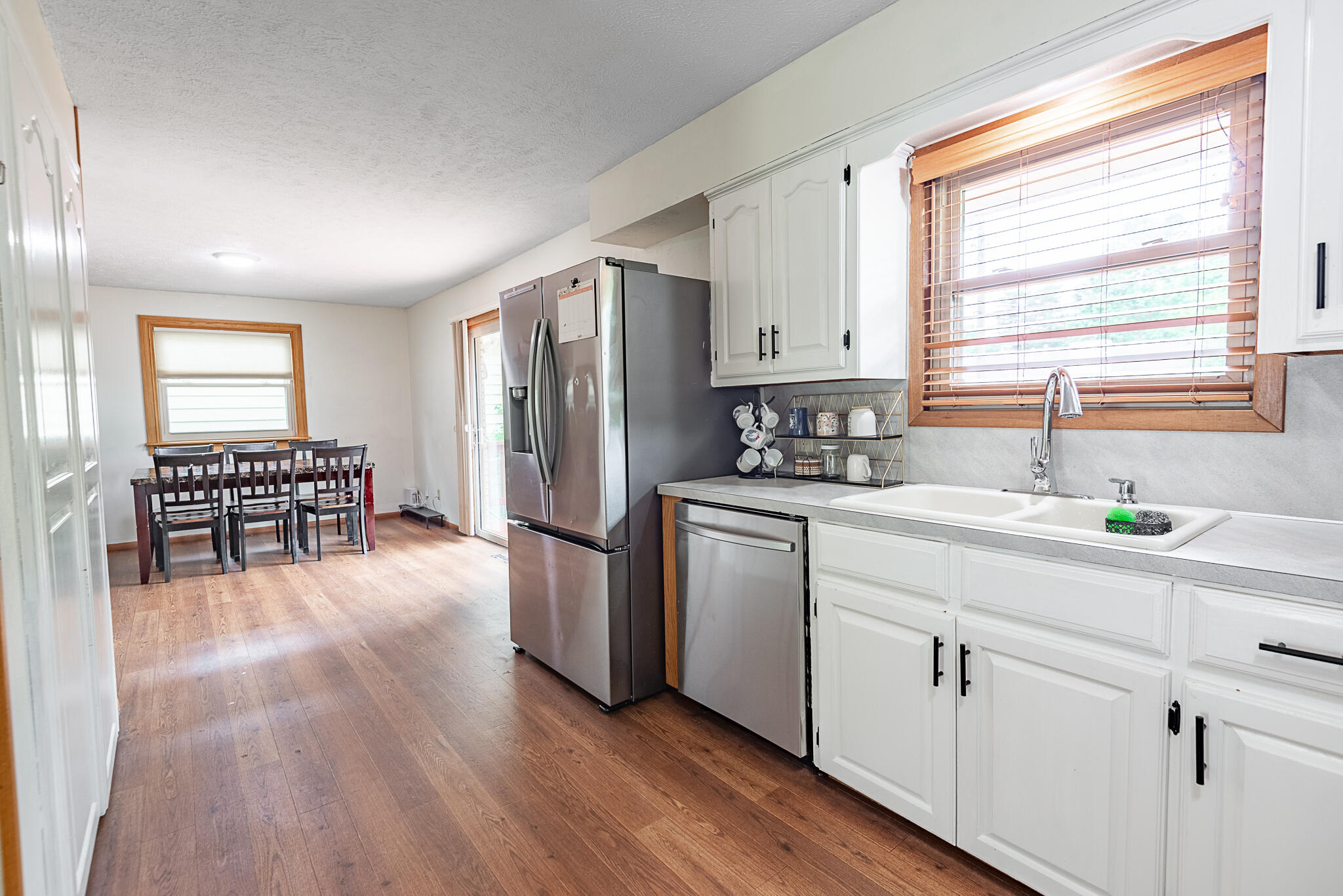1036 East Edgewood Street Springfield, MO 65807 - Photo 8 of 20 kitchen