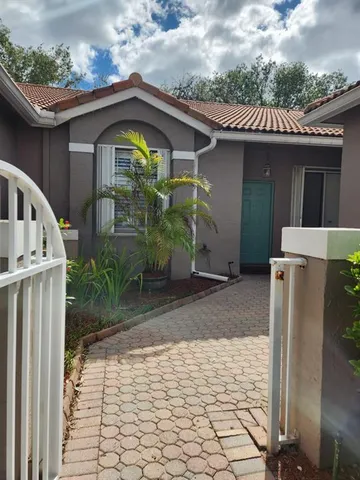 $2,500 | 2300 East Aragon Boulevard, Unit 2, Sunrise, FL 33313