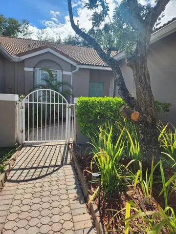 $2,500 | 2300 East Aragon Boulevard, Unit 2, Sunrise, FL 33313