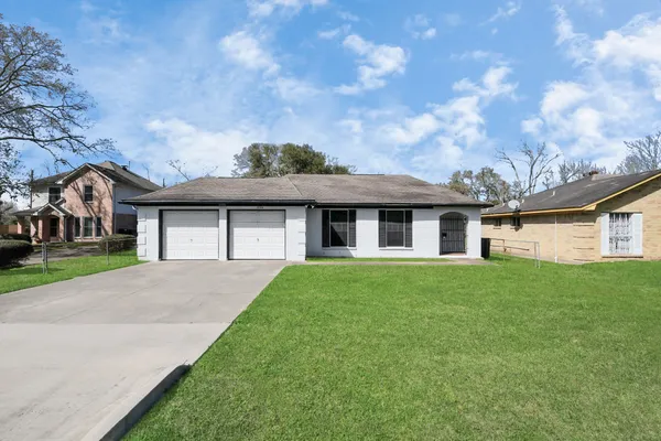 $2,000 | 8105 Lanham Lane, Houston, TX 77075