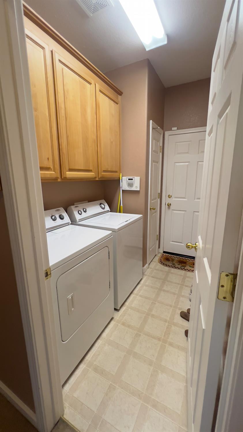 5221 East Byrd Avenue Fresno, CA 93725 - Photo 12 of 15 a utility room with dryer and washer