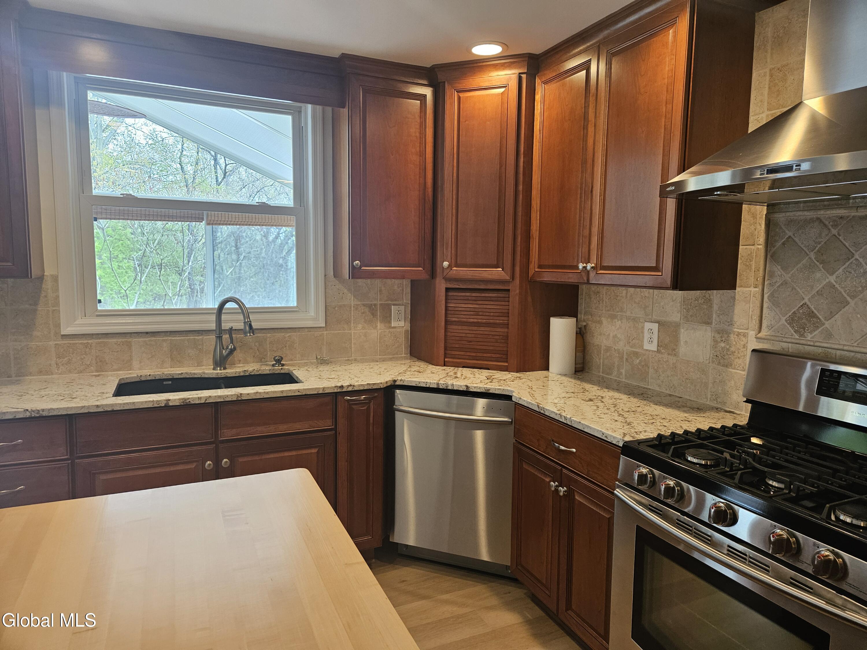 66 Beach Road Halfmoon, NY 12065 - Photo 3 of 6 Kitchen