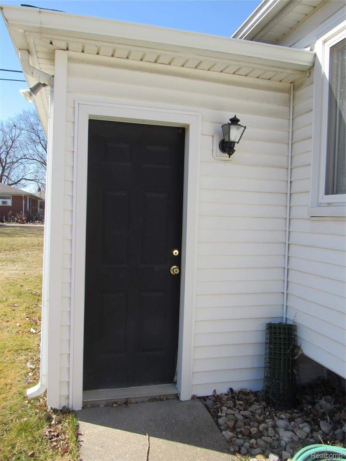 22901 Northline Road Taylor, MI 48180 - Photo 7 of 56 IMG_2163.JPG