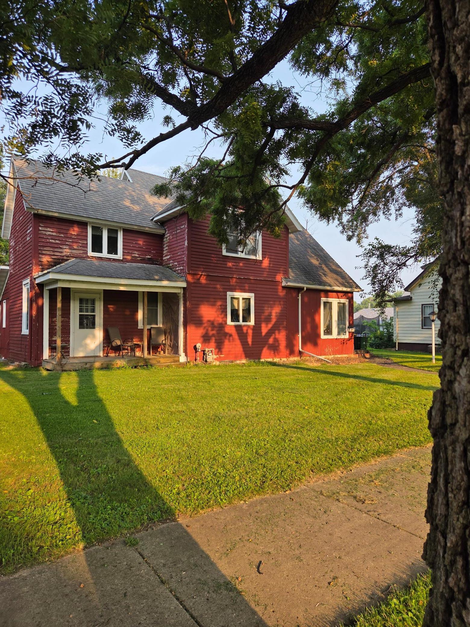 112 North Sverdrup Avenue Jackson, MN 56143 - Photo 2 of 28