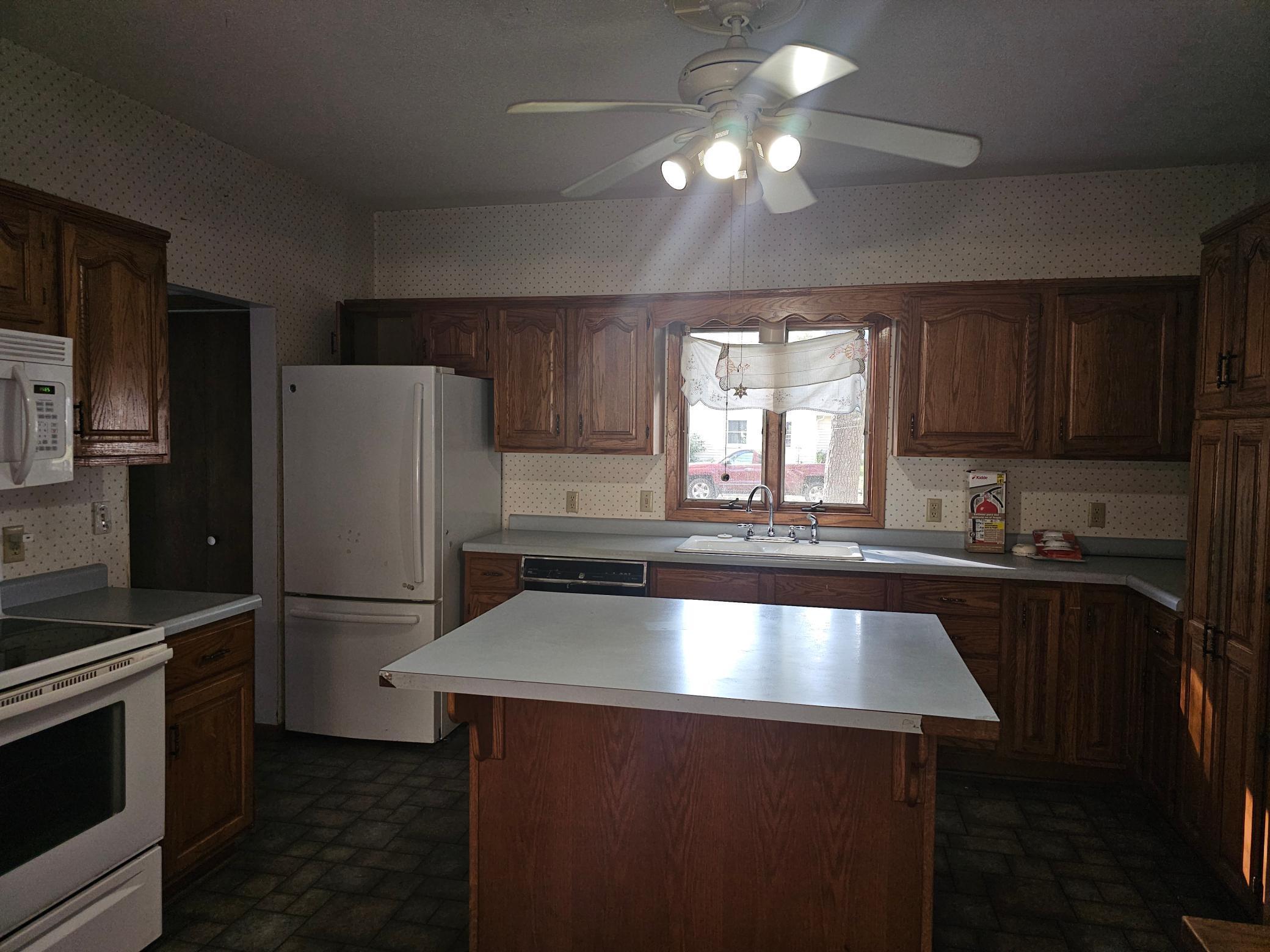 112 North Sverdrup Avenue Jackson, MN 56143 - Photo 8 of 28