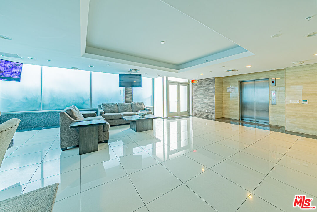 903 South New Hampshire Avenue, Unit 303 Los Angeles, CA 90006 - Photo 24 of 33 a lobby with furniture and large windows