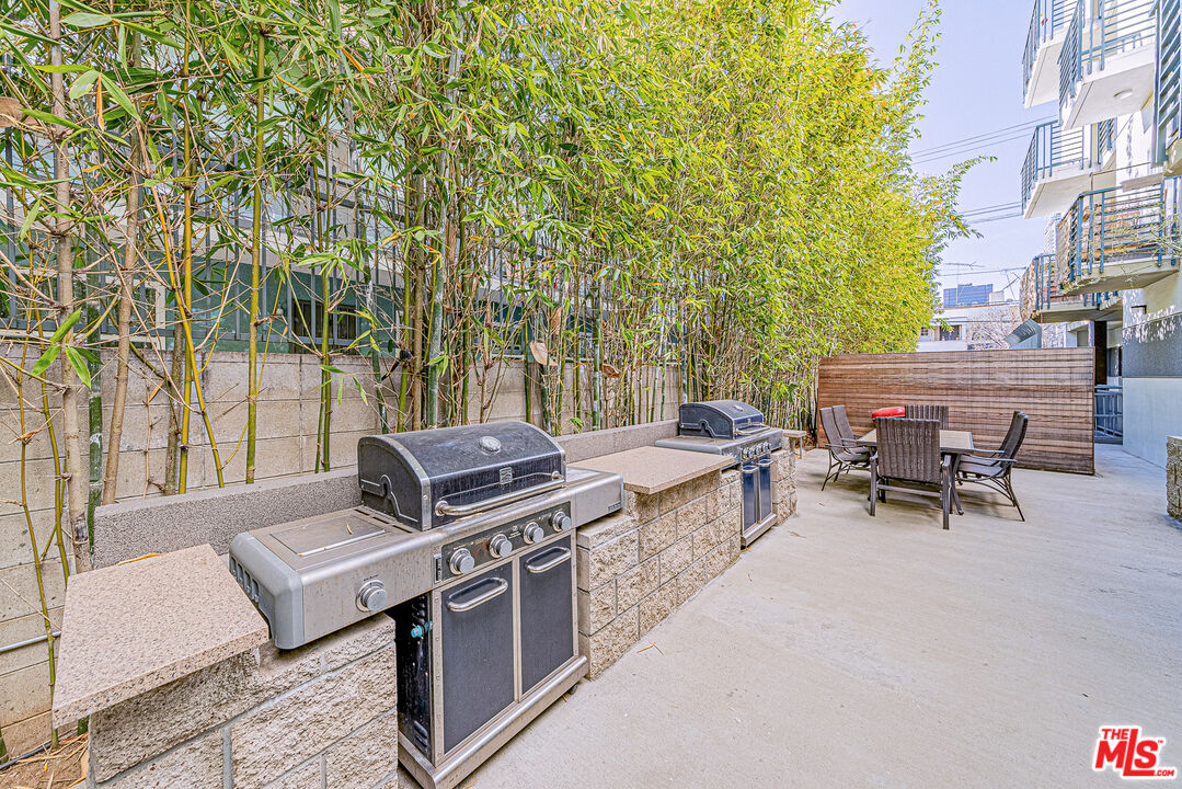 903 South New Hampshire Avenue, Unit 303 Los Angeles, CA 90006 - Photo 28 of 33 a view of a patio with a table and chairs