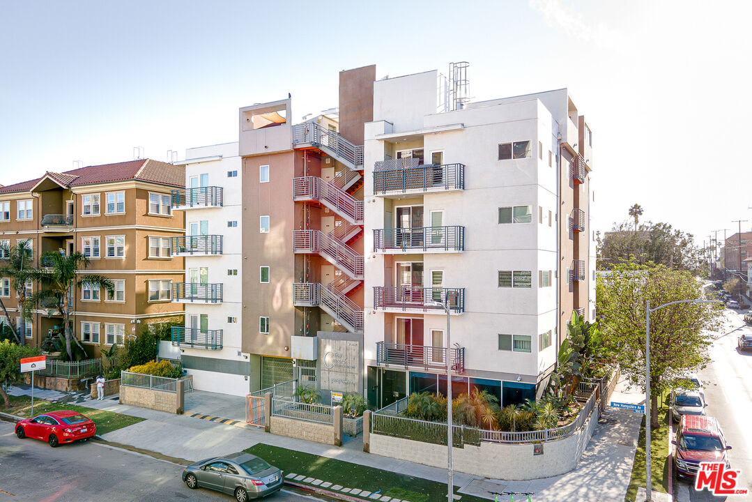 903 South New Hampshire Avenue, Unit 303 Los Angeles, CA 90006 - Photo 32 of 33 a view of a building