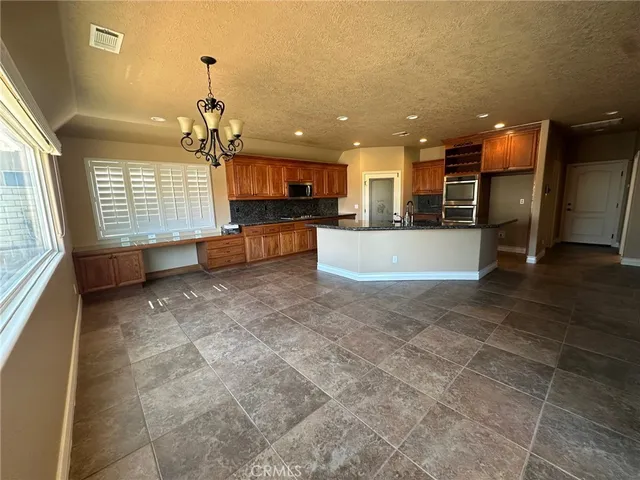 $3,800 | 13445 Alta Vista Drive, Victorville, CA 92395