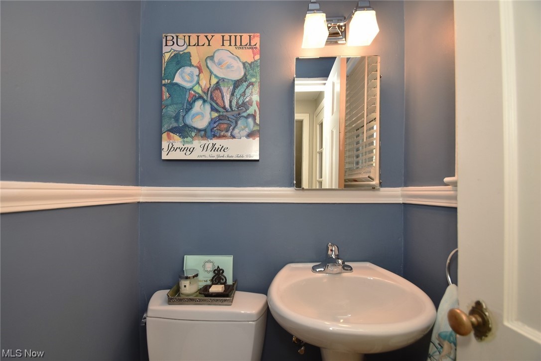 2420 Fenwick Road Cleveland, OH 44118 - Photo 15 of 31