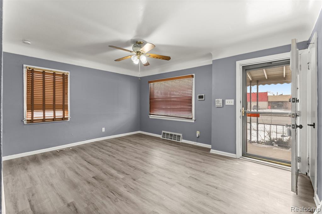 14716 Eureka Road Southgate, MI 48195 - Photo 2 of 42