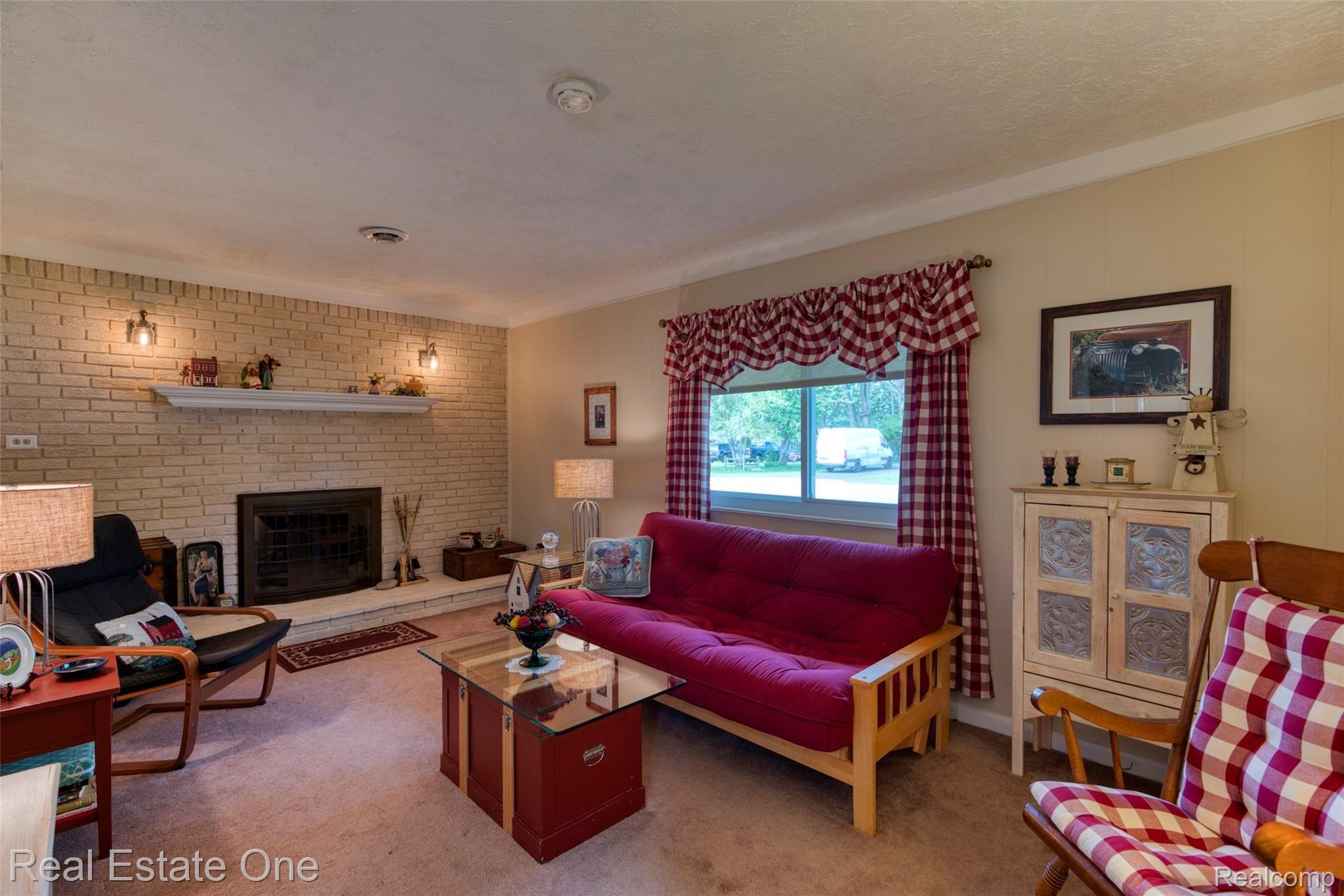 23374 Tuck Road Farmington, MI 48336 - Photo 10 of 26 23374_tuck-16.jpg