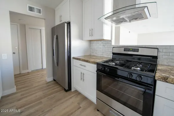 $2,100 | 6767 North 7th Street, Unit 123, Phoenix, AZ 85014