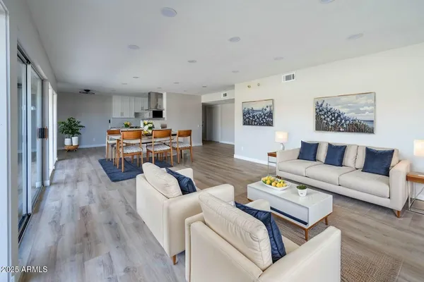 $2,100 | 6767 North 7th Street, Unit 123, Phoenix, AZ 85014