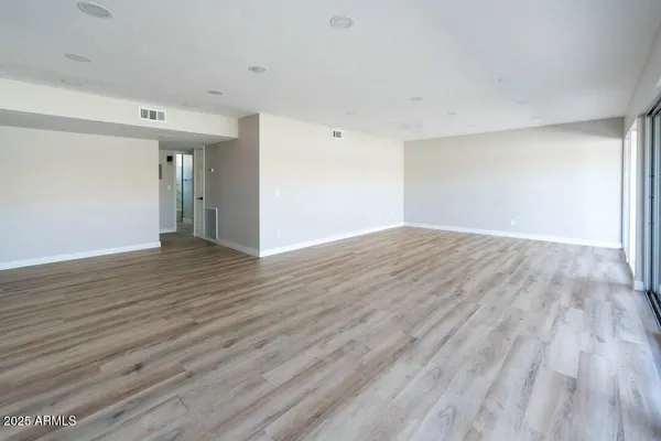 $2,100 | 6767 North 7th Street, Unit 123, Phoenix, AZ 85014