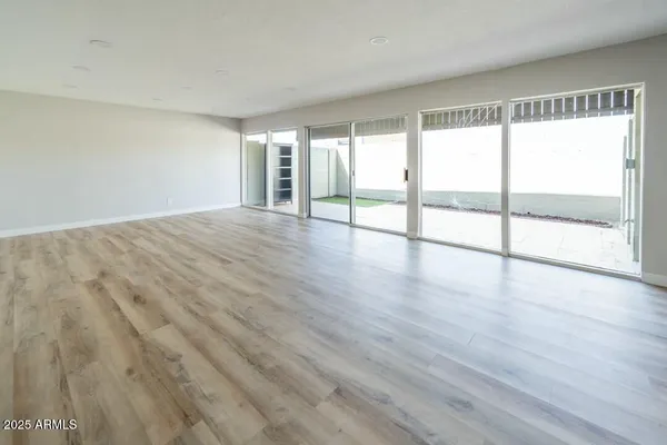 $2,100 | 6767 North 7th Street, Unit 123, Phoenix, AZ 85014