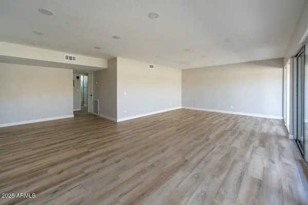 $2,100 | 6767 North 7th Street, Unit 123, Phoenix, AZ 85014
