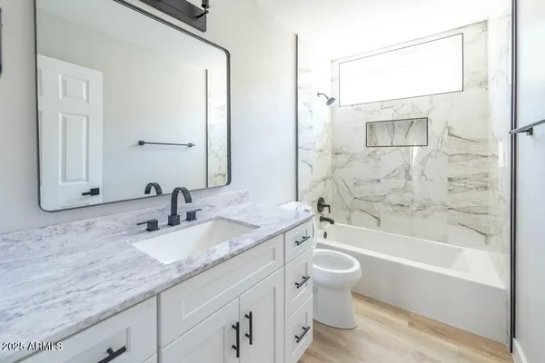 $2,100 | 6767 North 7th Street, Unit 123, Phoenix, AZ 85014