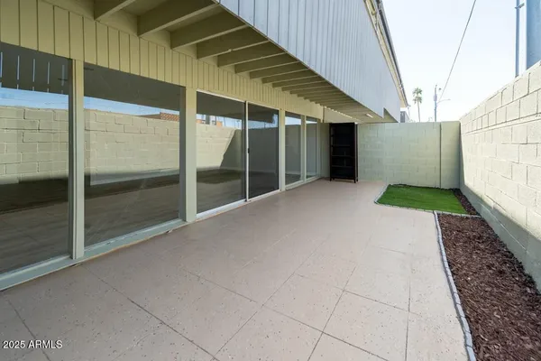 $2,100 | 6767 North 7th Street, Unit 123, Phoenix, AZ 85014