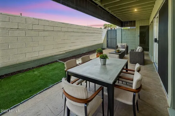 $2,100 | 6767 North 7th Street, Unit 123, Phoenix, AZ 85014