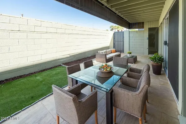 $2,100 | 6767 North 7th Street, Unit 123, Phoenix, AZ 85014