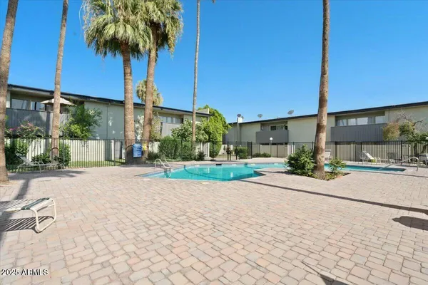 $2,100 | 6767 North 7th Street, Unit 123, Phoenix, AZ 85014