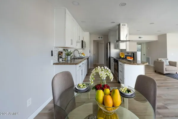 $2,100 | 6767 North 7th Street, Unit 123, Phoenix, AZ 85014