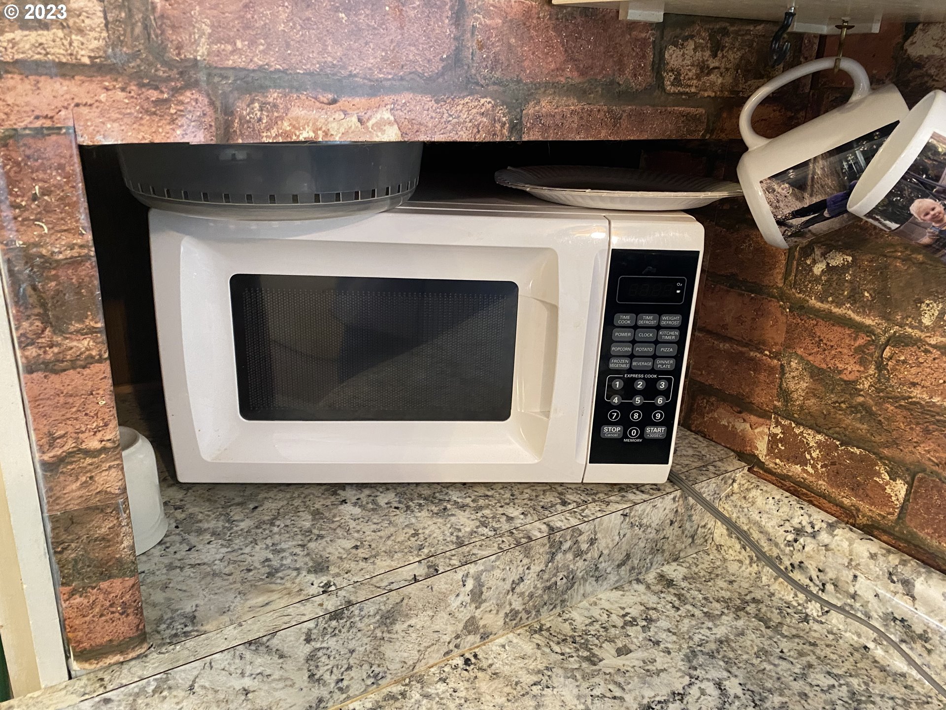 3900 Coburg Road, Unit 52 Eugene, OR 97408 - Photo 12 of 17 a view of fireplace with washer and dryer