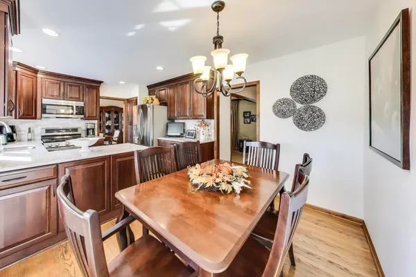 $625,000 | 1265 West Sturbridge Drive, Hoffman Estates, IL 60192