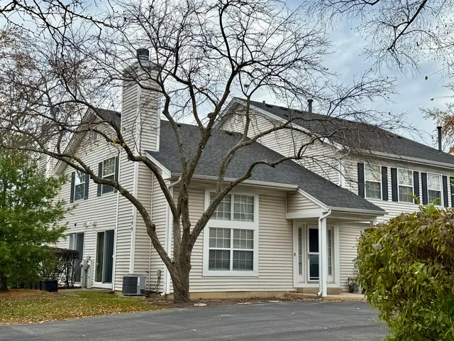 $260,000 | 309 Teak Lane, Streamwood, IL 60107