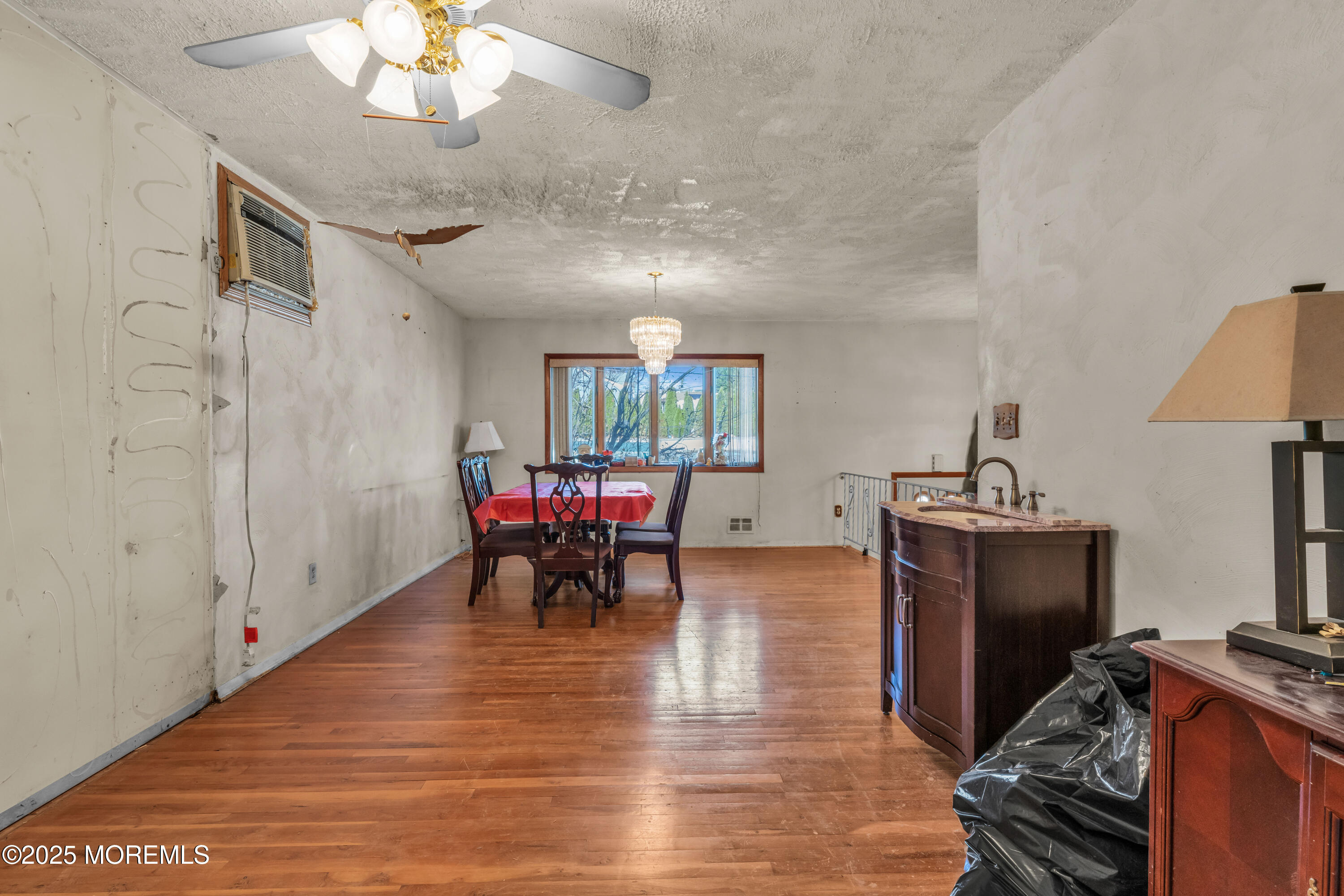 975 South Concourse Keyport, NJ 07735 - Photo 17 of 46 a view of a livingroom with furniture and a livingroom