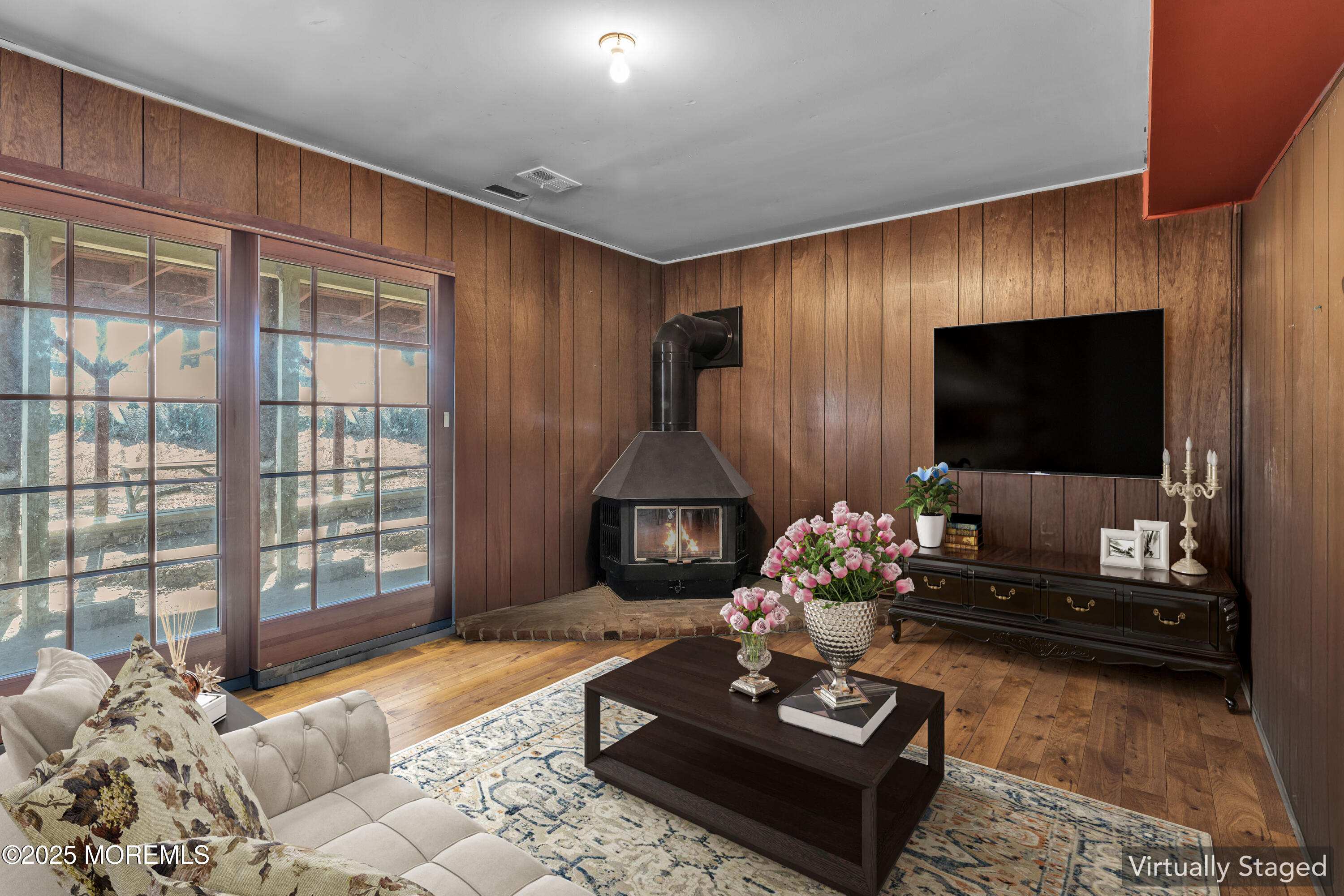 975 South Concourse Keyport, NJ 07735 - Photo 22 of 46 a living room with furniture and a flat screen tv