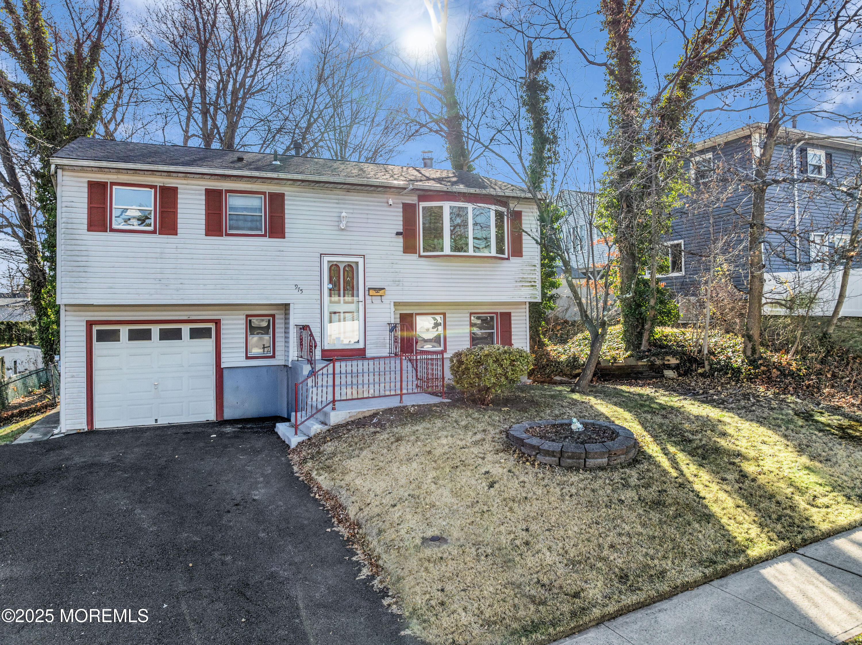 975 South Concourse Keyport, NJ 07735 - Photo 4 of 46 a view of a house with a yard