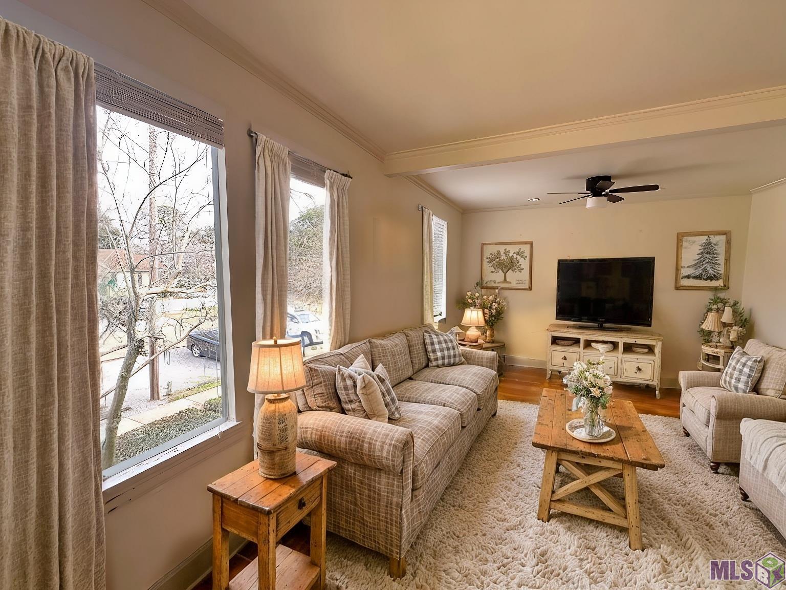 2954 Hundred Oaks Avenue, Unit 7 Baton Rouge, LA 70808 - Photo 3 of 5 Living Room Virtually Staged