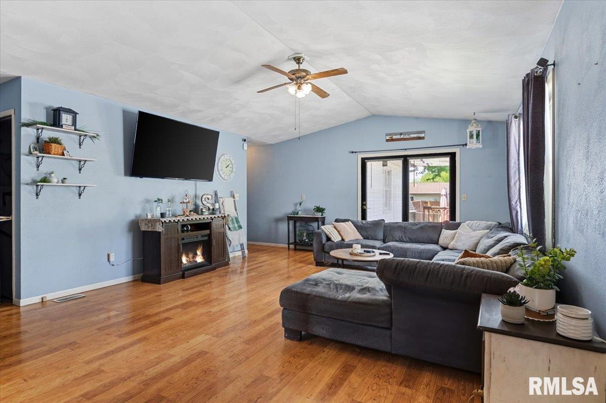 2905 Sutherland Road Springfield, IL 62702 - Photo 3 of 22 Gallery Image 3