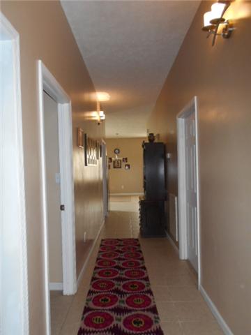 1422 Springplace Road Lewisburg, TN 37091 - Photo 15 of 19 Guest House: Beautiful wide hall with tile... this guest house is amazing!