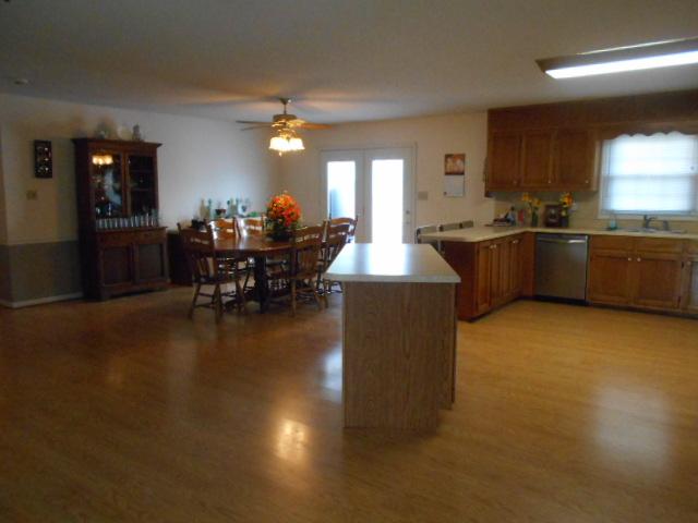 1422 Springplace Road Lewisburg, TN 37091 - Photo 8 of 19 Gorgeous laminate wood flooring!