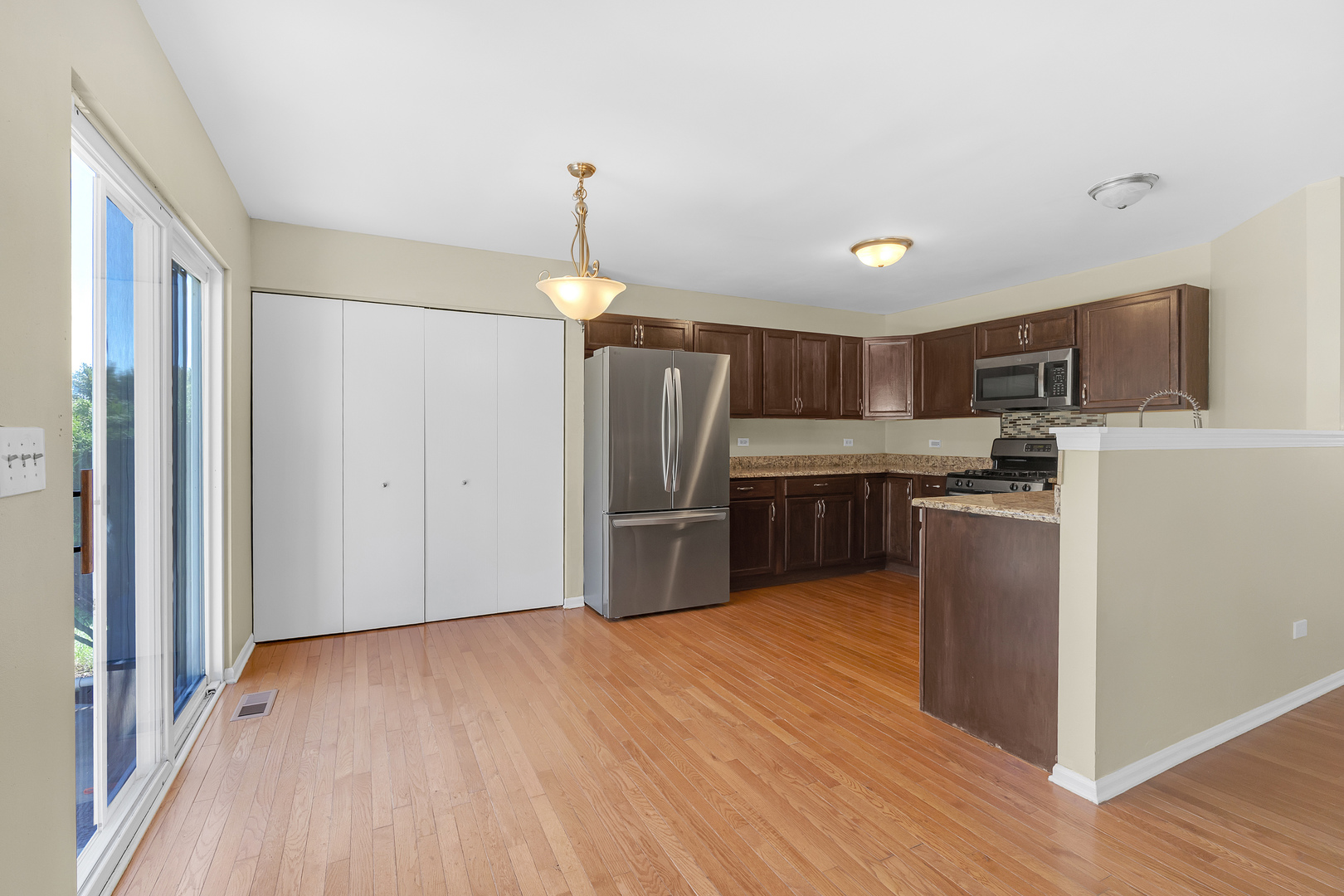 2216 Caton Ridge Drive Plainfield, IL 60586 - Photo 6 of 23 Gallery Image 6